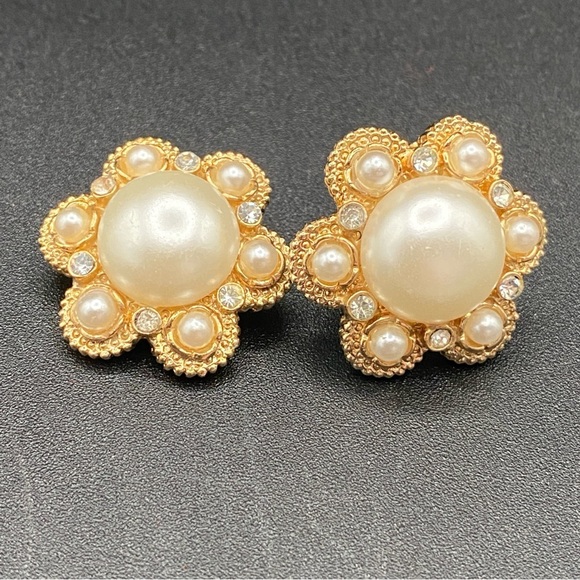 Vintage Sarah Coventry MOONLIGHT Earrings from 1973 with faux pearl centre - Picture 4 of 14